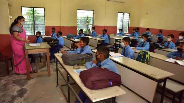பிப்ரவரி மாத இறுதியில் 6,7,8,வகுப்புகள் தொடங்க ஆலோசனை