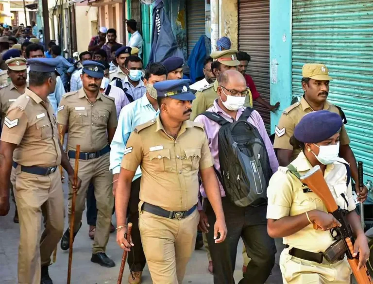 புல்வாமாவில் இரண்டு பயங்கரவாதிகள் என்கவுண்டரில் கொல்லப்பட்